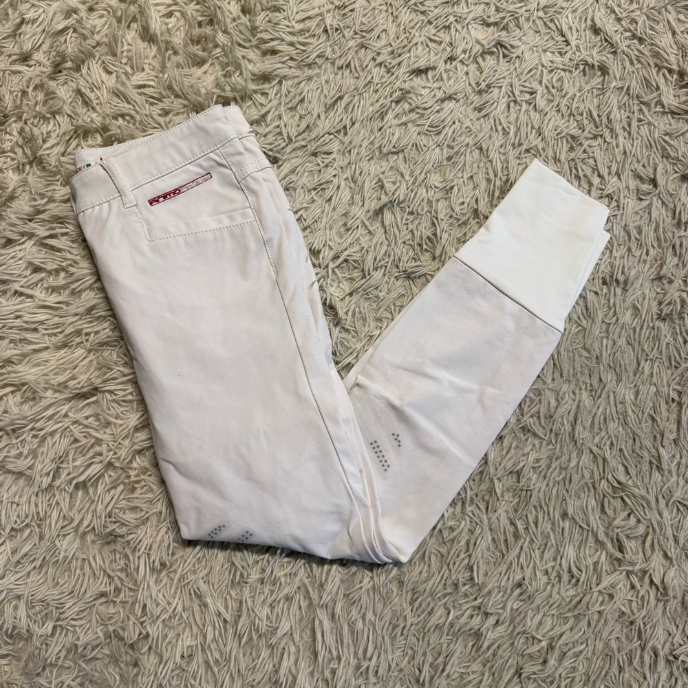 Girl’s Size 12 White Animo Knee Patch Horseback Riding Breeches. Good Condition.